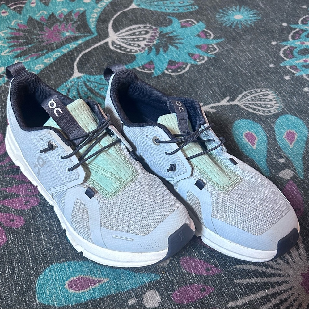 On Sky Cloud Running Sneaker- Black and Gray